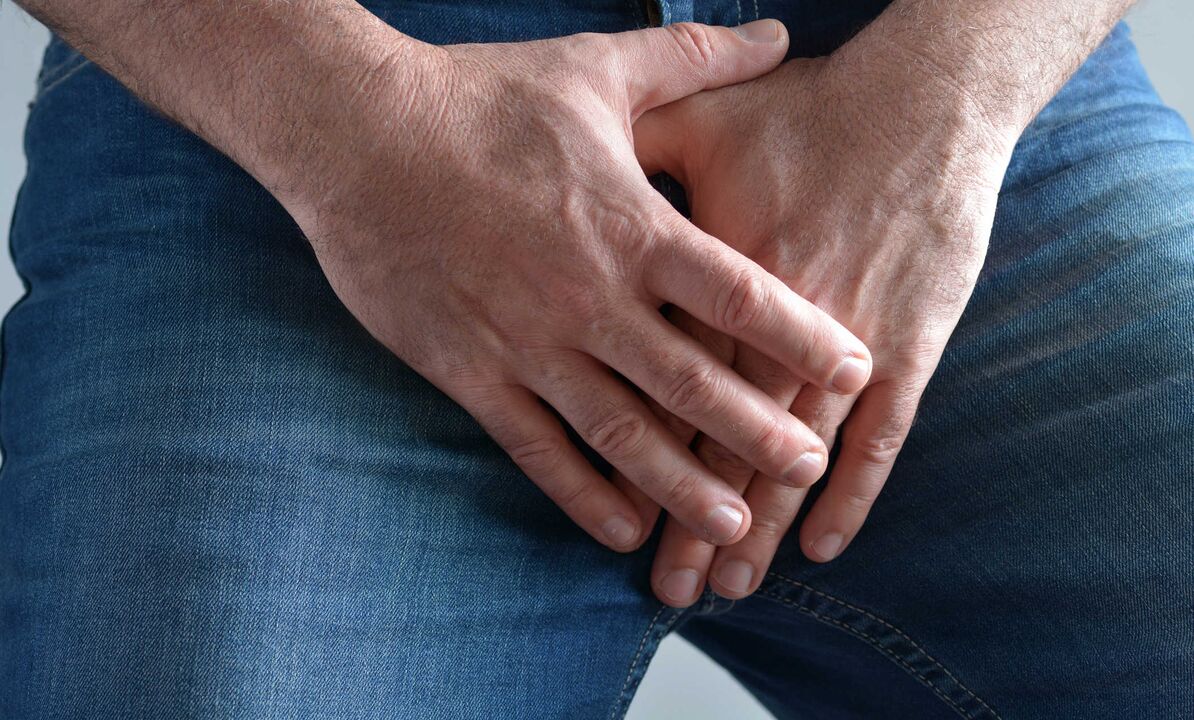 Мард аз сабаби трансплантатсияи мушакҳои микроҷарроҳии penis аз нороҳатии қафо азият мекашад